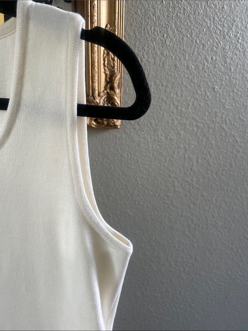 St. John Cream Sleeveless Knit Tank - Picture 4 of 7